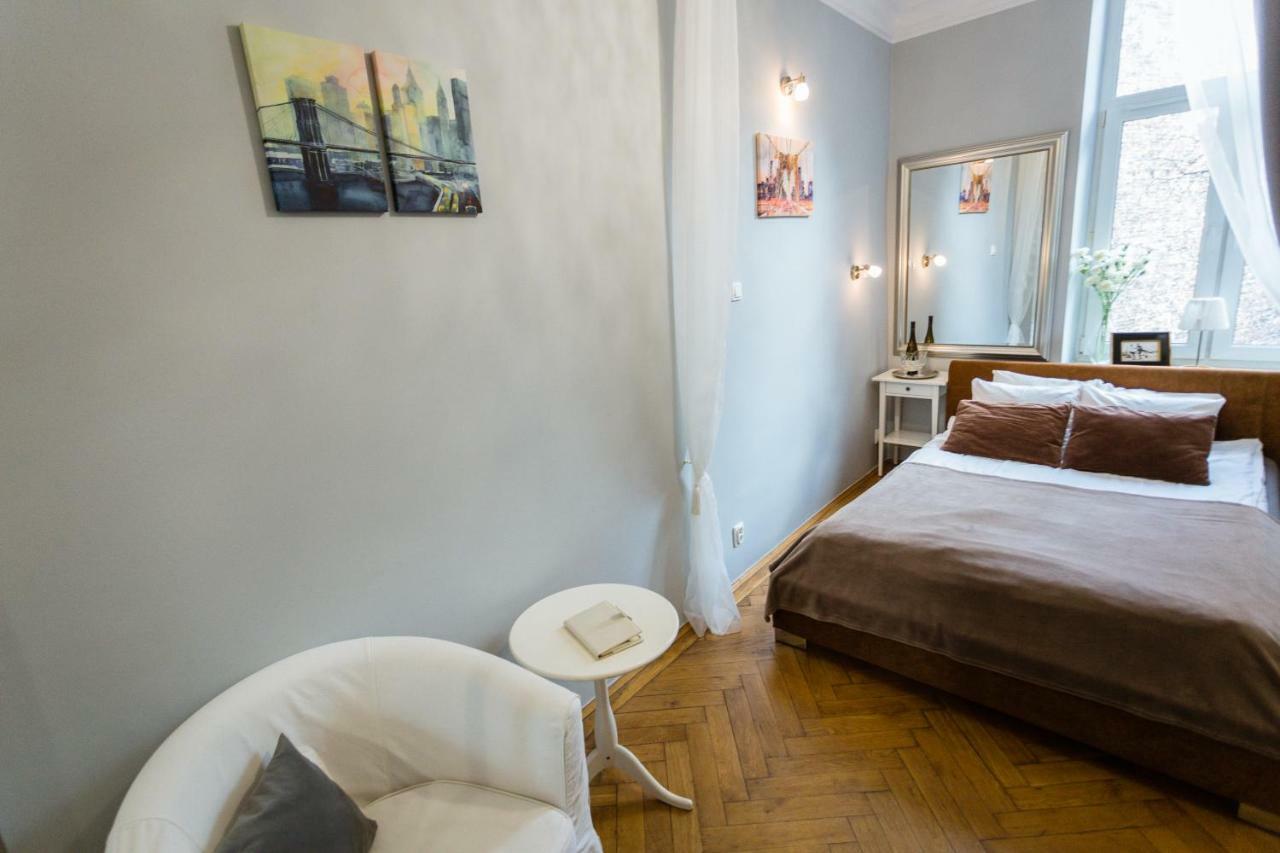 Petite Chambre Double - 6 Rue Blich